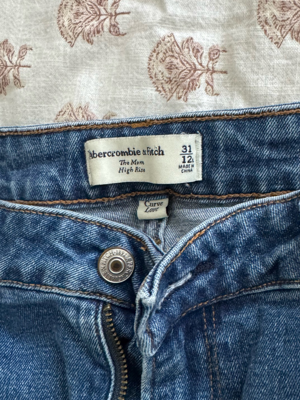 Abercrombie & Fitch The Mom High Rise Curve Love  women’s Denim Jeans